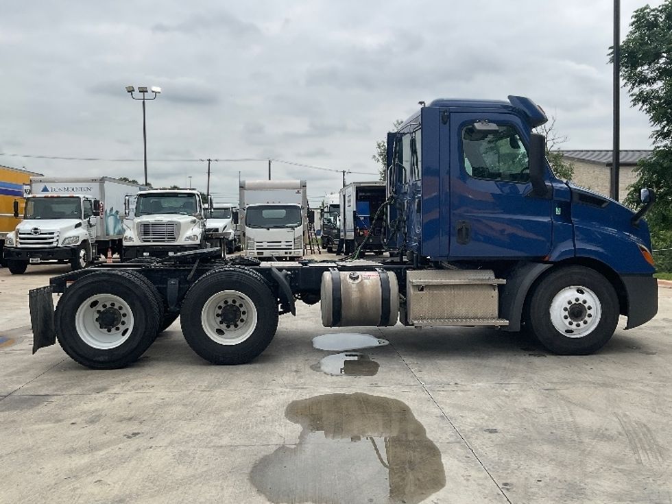 Day Cab Tractor-Heavy Duty Tractors-Freightliner-2019-T11664ST-San Antonio-TX-344,755\n\t\tmiles-$ 43,250 - Image 8