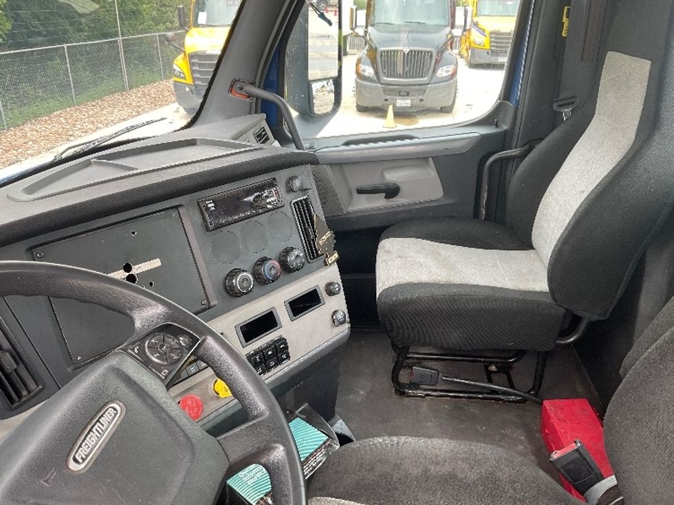 Day Cab Tractor-Heavy Duty Tractors-Freightliner-2019-T11664ST-San Antonio-TX-344,755\n\t\tmiles-$ 43,250 - Image 9