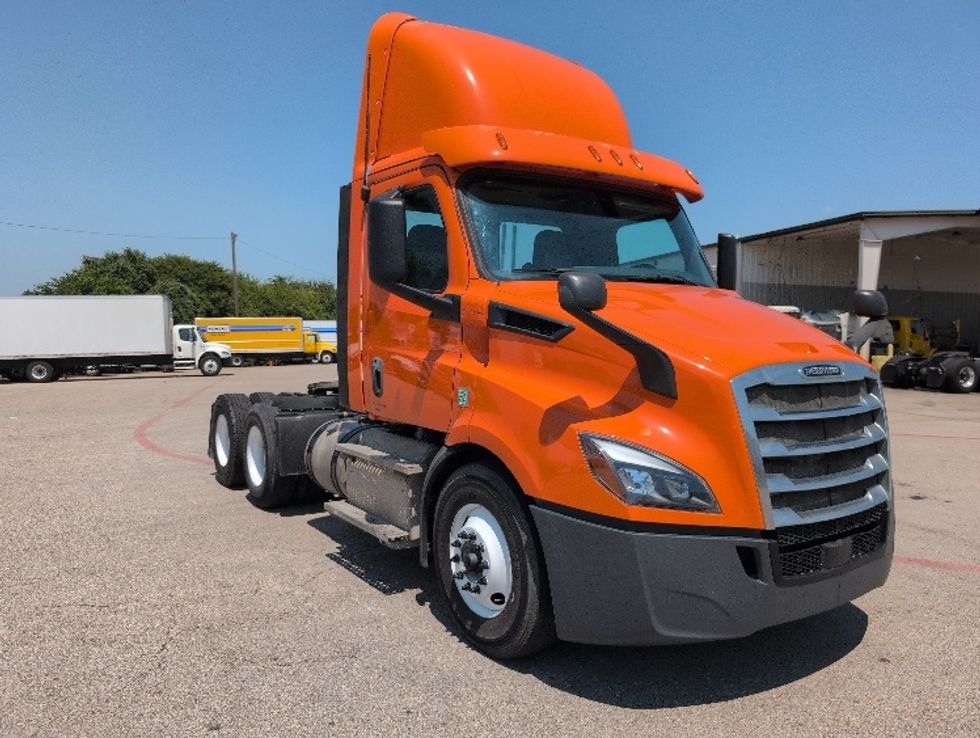 Day Cab Tractor-Heavy Duty Tractors-Freightliner-2019-T11664ST-San Antonio-TX-400,824\n\t\tmiles-$ 42,500 - Image 1
