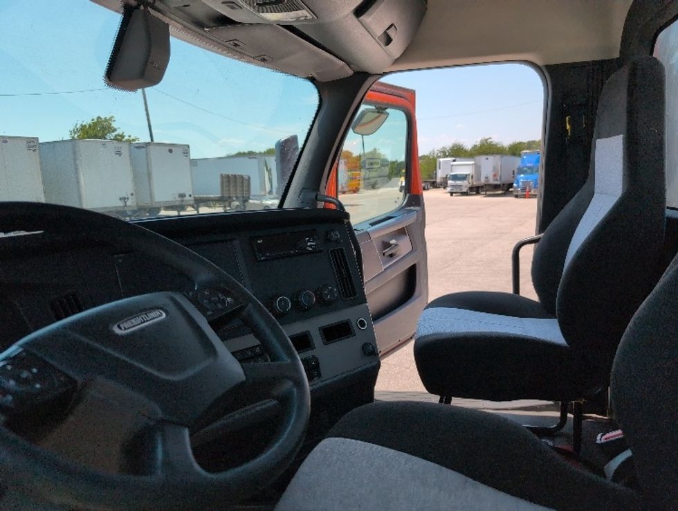 Day Cab Tractor-Heavy Duty Tractors-Freightliner-2019-T11664ST-San Antonio-TX-400,824\n\t\tmiles-$ 42,500 - Image 10