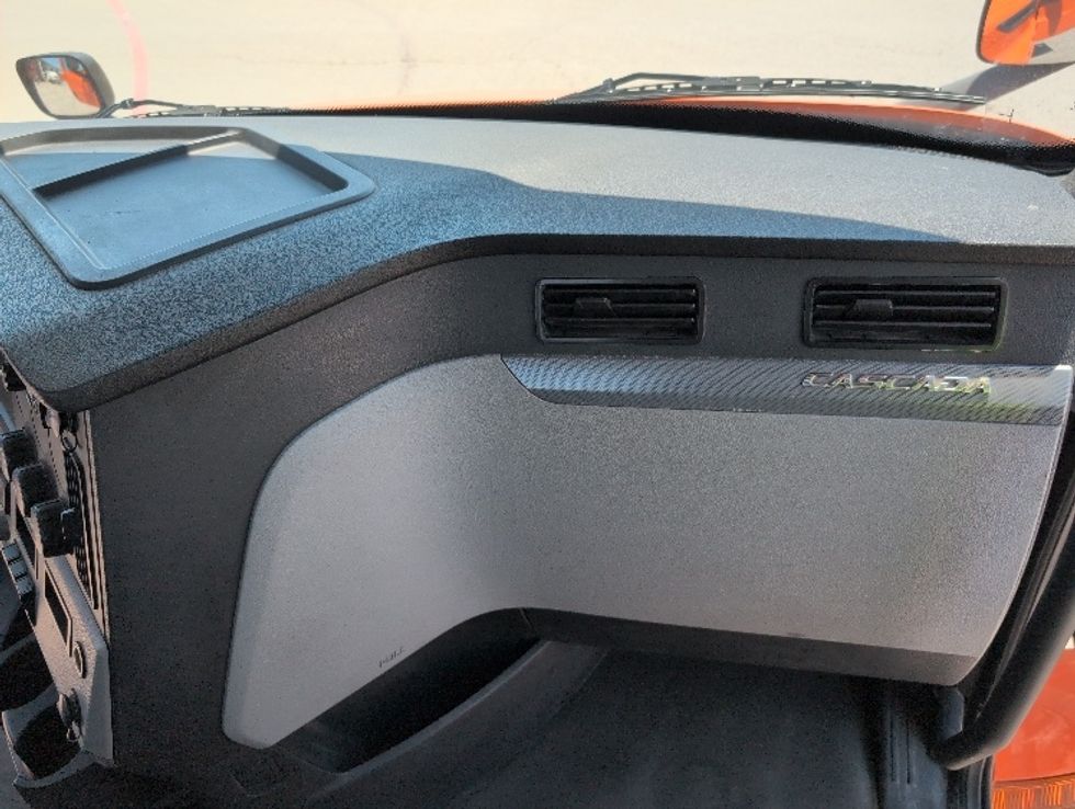 Day Cab Tractor-Heavy Duty Tractors-Freightliner-2019-T11664ST-San Antonio-TX-400,824\n\t\tmiles-$ 42,500 - Image 13