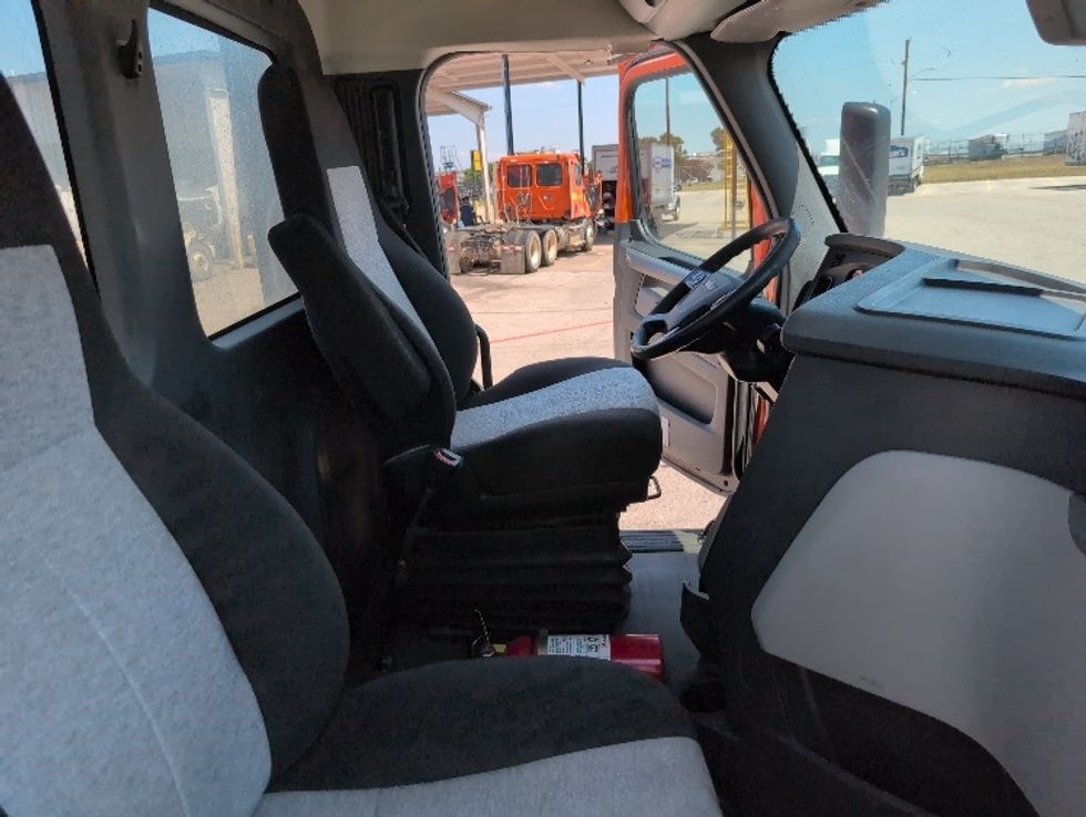 Day Cab Tractor-Heavy Duty Tractors-Freightliner-2019-T11664ST-San Antonio-TX-400,824\n\t\tmiles-$ 42,500 - Image 14