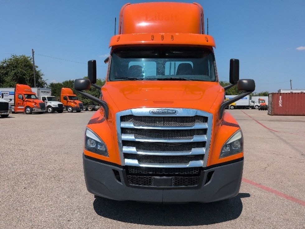 Day Cab Tractor-Heavy Duty Tractors-Freightliner-2019-T11664ST-San Antonio-TX-400,824\n\t\tmiles-$ 42,500 - Image 2