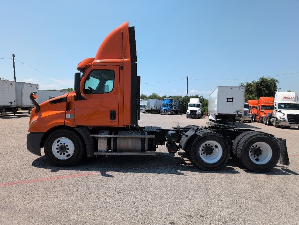 Day Cab Tractor-Heavy Duty Tractors-Freightliner-2019-T11664ST-San Antonio-TX-400,824\n\t\tmiles-$ 42,500 - Image 4