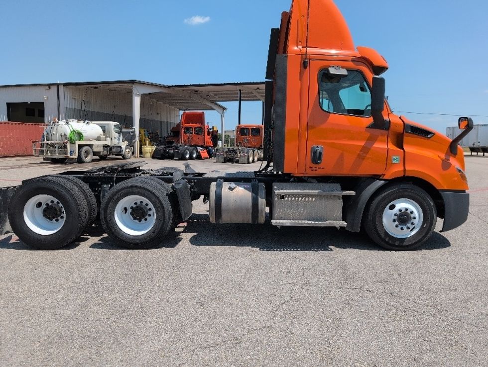 Day Cab Tractor-Heavy Duty Tractors-Freightliner-2019-T11664ST-San Antonio-TX-400,824\n\t\tmiles-$ 42,500 - Image 8