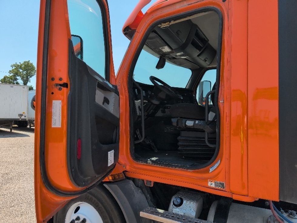 Day Cab Tractor-Heavy Duty Tractors-Freightliner-2019-T11664ST-San Antonio-TX-400,824\n\t\tmiles-$ 42,500 - Image 9