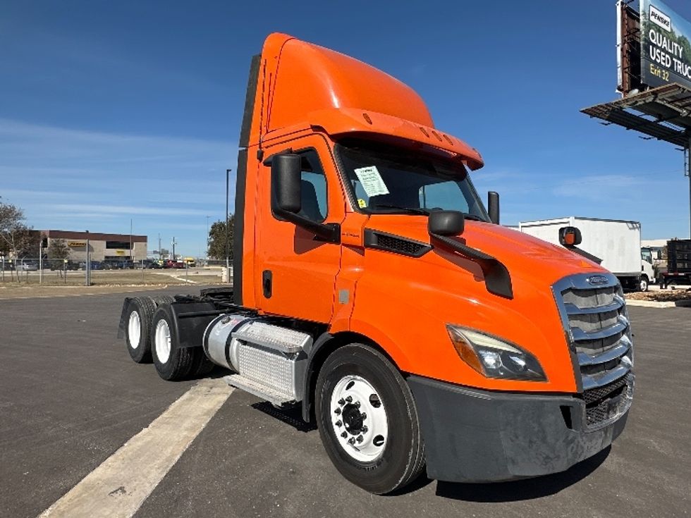 Day Cab Tractor-Heavy Duty Tractors-Freightliner-2019-T11664ST-San Antonio-TX-406,213\n\t\tmiles-$ 47,750 - Image 1