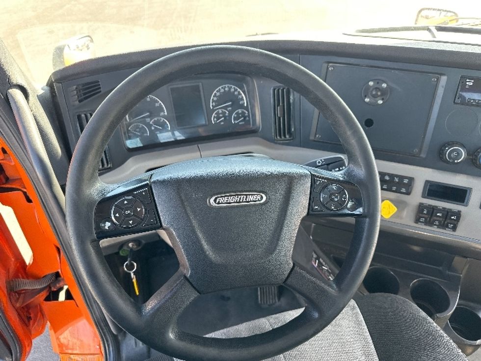 Day Cab Tractor-Heavy Duty Tractors-Freightliner-2019-T11664ST-San Antonio-TX-406,213\n\t\tmiles-$ 47,750 - Image 11