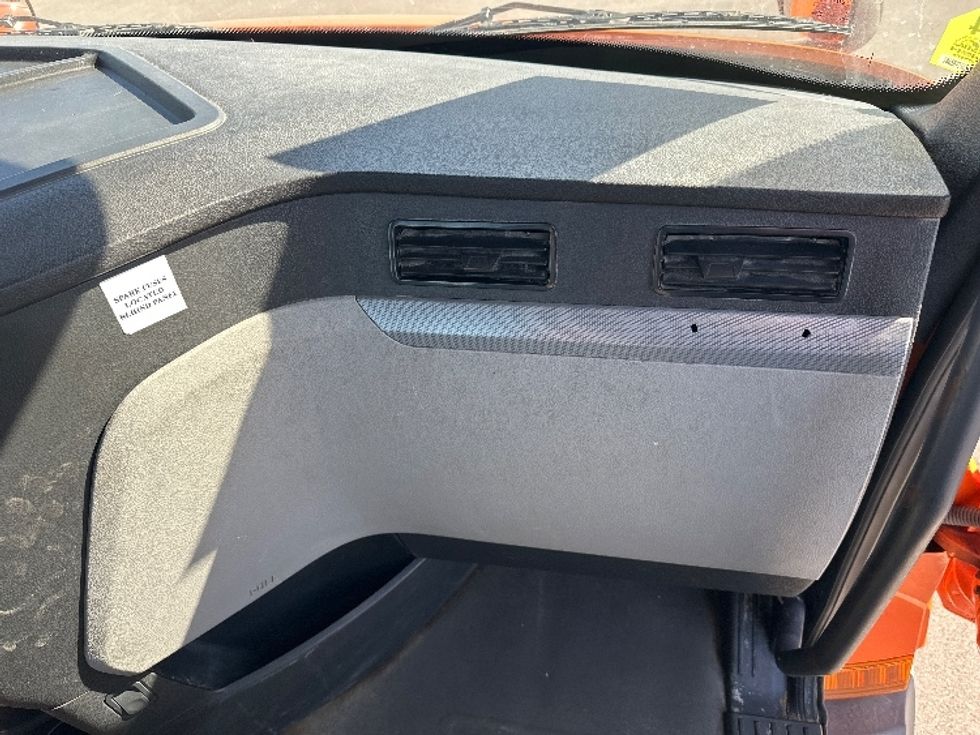 Day Cab Tractor-Heavy Duty Tractors-Freightliner-2019-T11664ST-San Antonio-TX-406,213\n\t\tmiles-$ 47,750 - Image 13