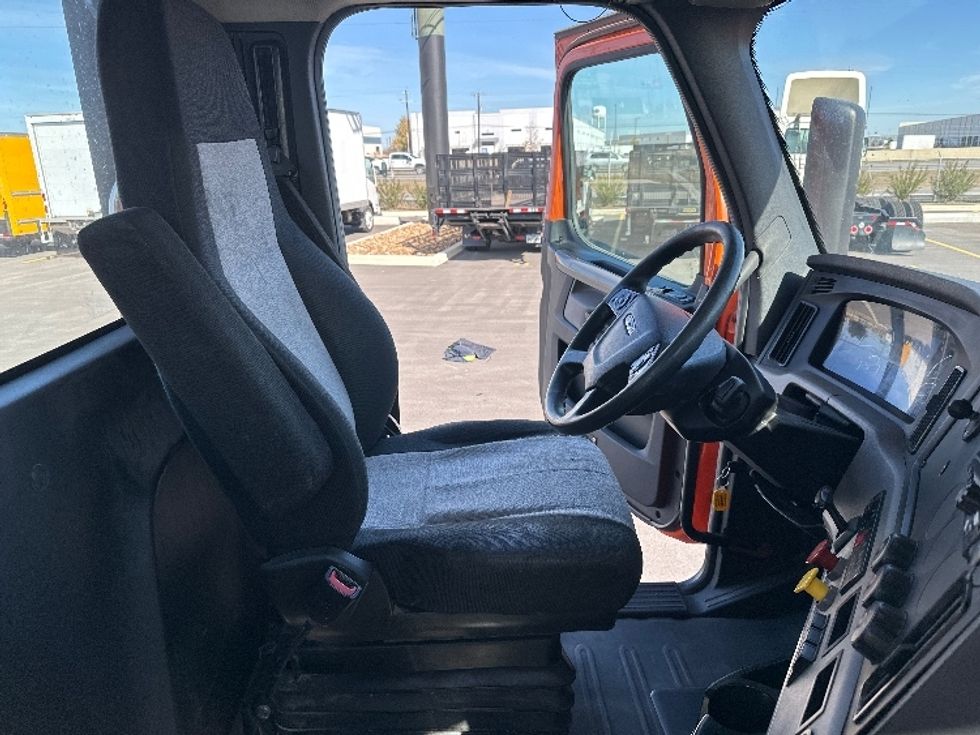 Day Cab Tractor-Heavy Duty Tractors-Freightliner-2019-T11664ST-San Antonio-TX-406,213\n\t\tmiles-$ 47,750 - Image 14