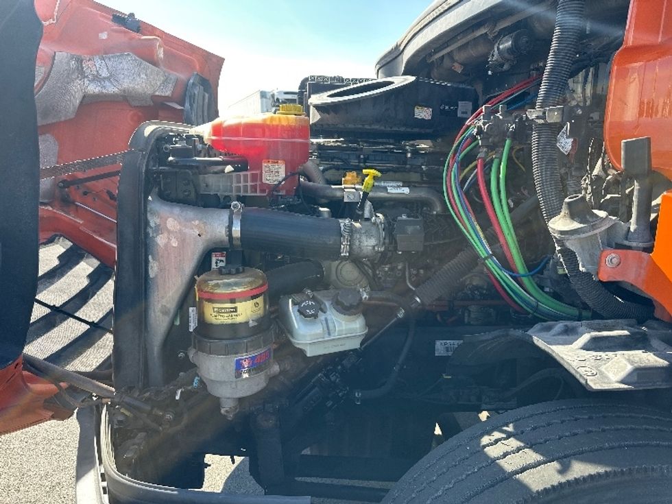 Day Cab Tractor-Heavy Duty Tractors-Freightliner-2019-T11664ST-San Antonio-TX-406,213\n\t\tmiles-$ 47,750 - Image 16