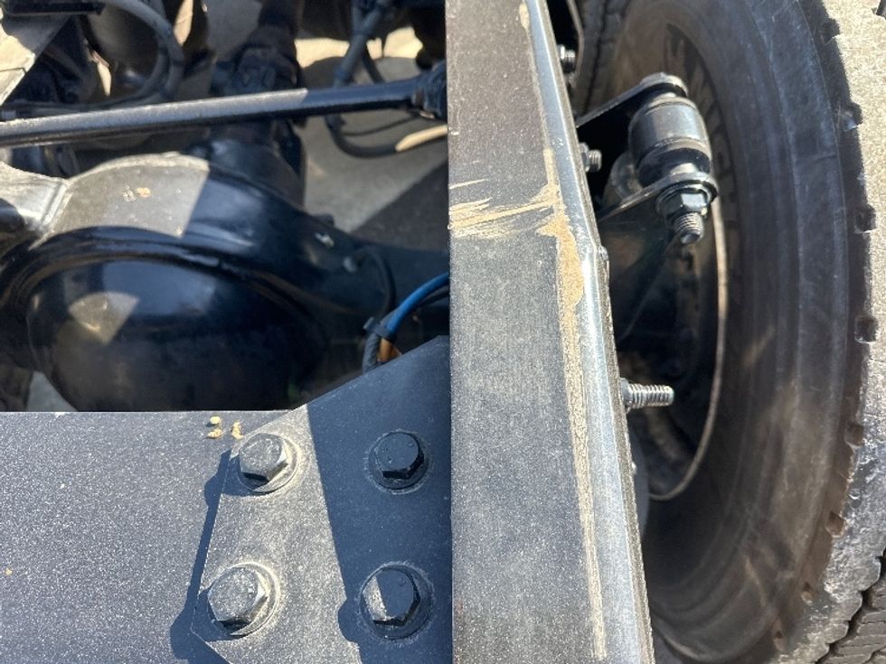 Day Cab Tractor-Heavy Duty Tractors-Freightliner-2019-T11664ST-San Antonio-TX-406,213\n\t\tmiles-$ 47,750 - Image 19