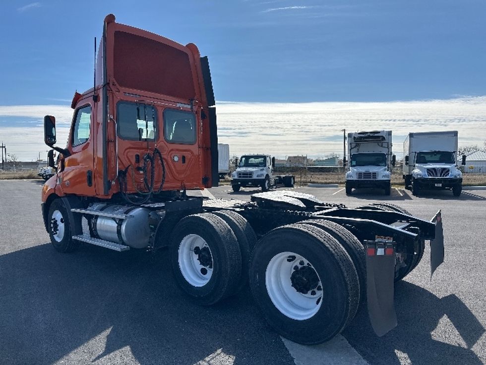 Day Cab Tractor-Heavy Duty Tractors-Freightliner-2019-T11664ST-San Antonio-TX-406,213\n\t\tmiles-$ 47,750 - Image 5