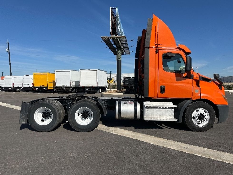 Day Cab Tractor-Heavy Duty Tractors-Freightliner-2019-T11664ST-San Antonio-TX-406,213\n\t\tmiles-$ 47,750 - Image 8