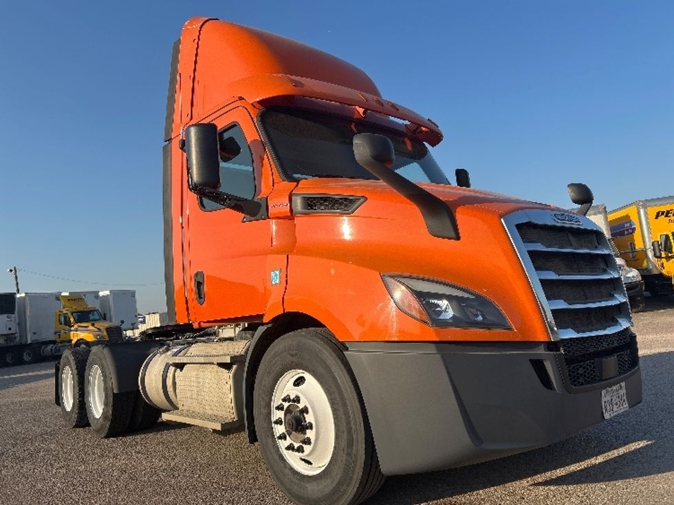 Day Cab Tractor-Heavy Duty Tractors-Freightliner-2019-T11664ST-San Antonio-TX-410,145\n\t\tmiles-$ 38,500 - Image 1