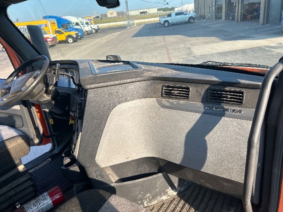 Day Cab Tractor-Heavy Duty Tractors-Freightliner-2019-T11664ST-San Antonio-TX-410,145\n\t\tmiles-$ 38,500 - Image 13