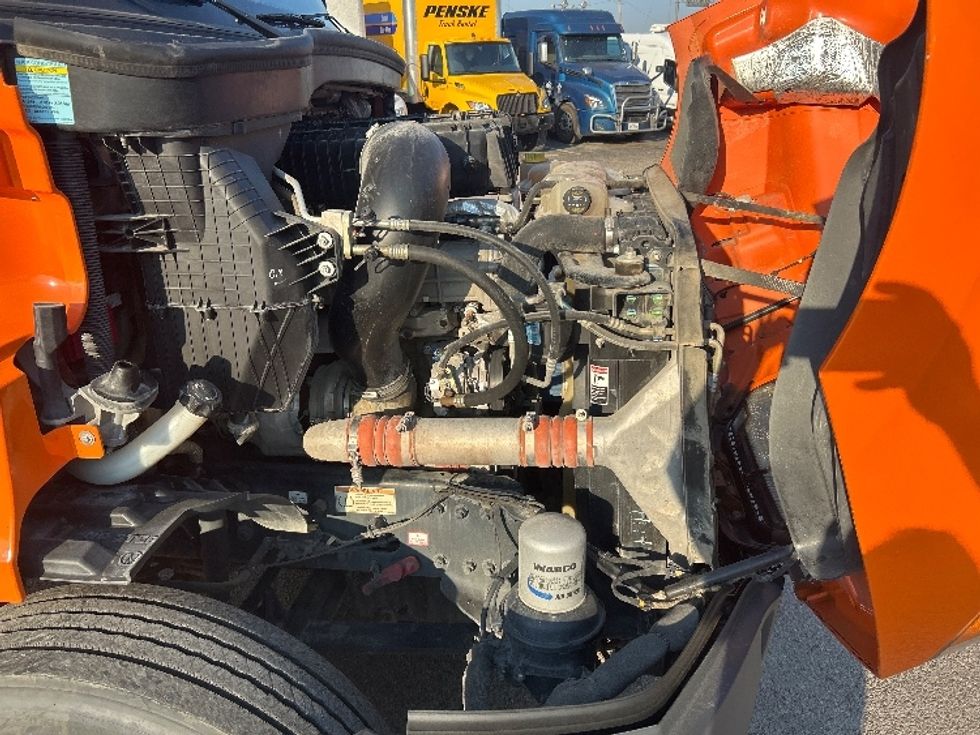 Day Cab Tractor-Heavy Duty Tractors-Freightliner-2019-T11664ST-San Antonio-TX-410,145\n\t\tmiles-$ 38,500 - Image 15