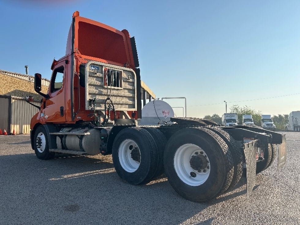 Day Cab Tractor-Heavy Duty Tractors-Freightliner-2019-T11664ST-San Antonio-TX-410,145\n\t\tmiles-$ 38,500 - Image 5
