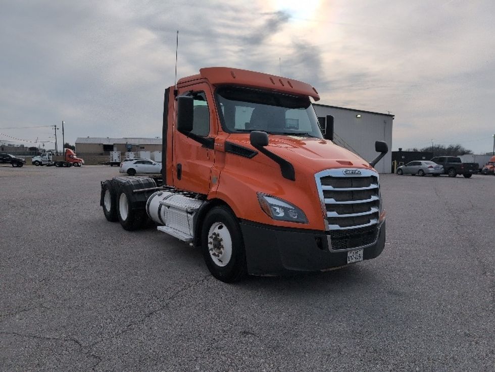 Day Cab Tractor-Heavy Duty Tractors-Freightliner-2019-T11664ST-San Antonio-TX-420,824\n\t\tmiles-$ 37,500 - Image 1