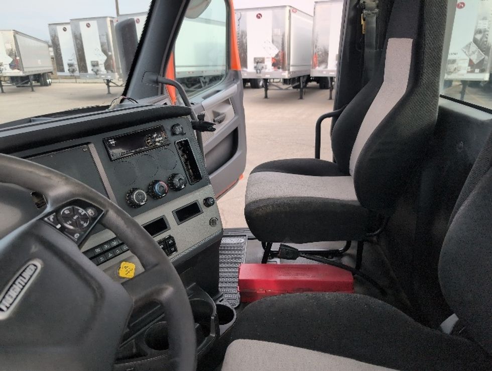 Day Cab Tractor-Heavy Duty Tractors-Freightliner-2019-T11664ST-San Antonio-TX-420,824\n\t\tmiles-$ 37,500 - Image 10