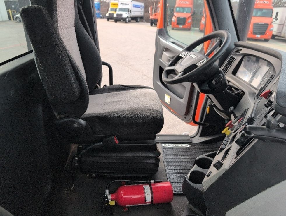 Day Cab Tractor-Heavy Duty Tractors-Freightliner-2019-T11664ST-San Antonio-TX-420,824\n\t\tmiles-$ 37,500 - Image 14