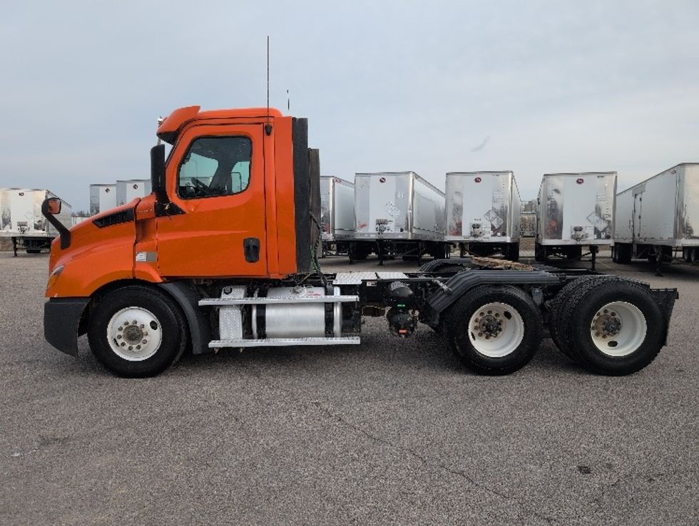 Day Cab Tractor-Heavy Duty Tractors-Freightliner-2019-T11664ST-San Antonio-TX-420,824\n\t\tmiles-$ 37,500 - Image 4
