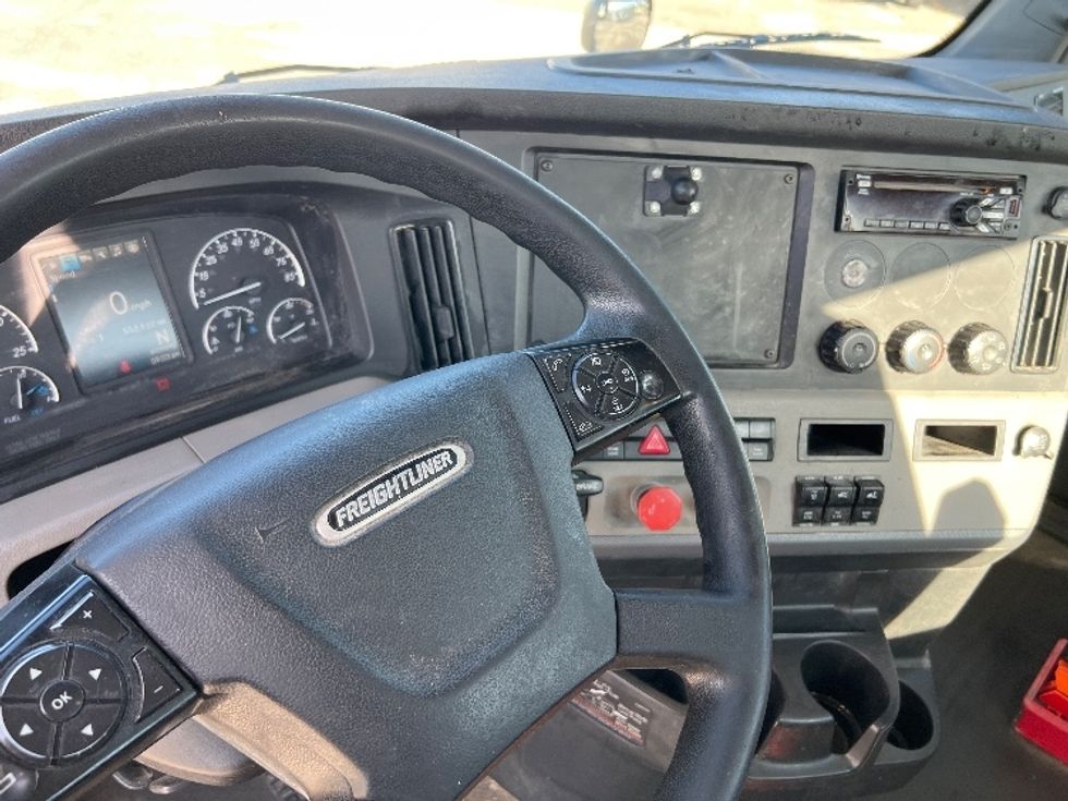 Day Cab Tractor-Heavy Duty Tractors-Freightliner-2019-T11664ST-Sellersburg-IN-554,882\n\t\tmiles-$ 33,750 - Image 11