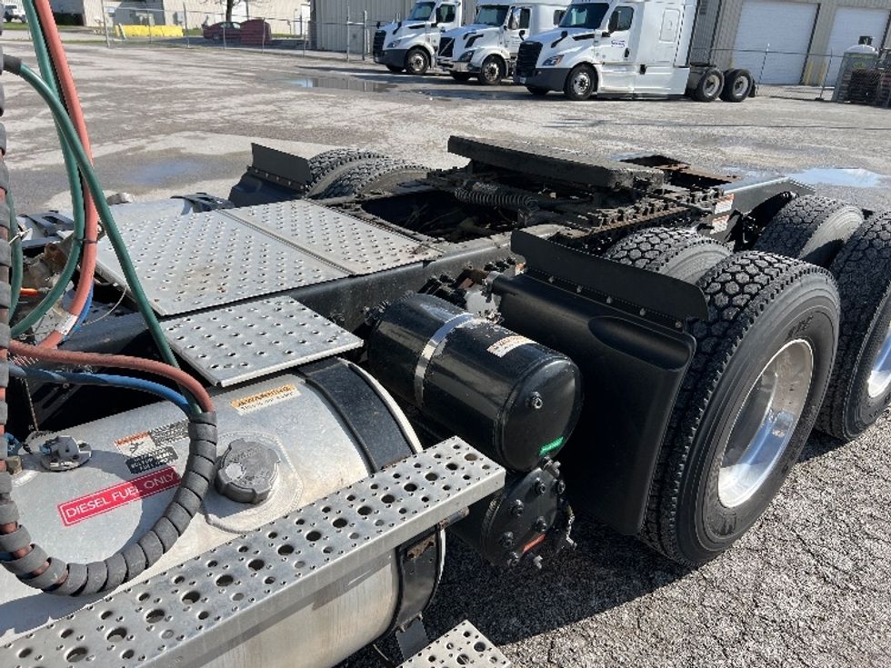 Day Cab Tractor-Heavy Duty Tractors-Freightliner-2019-T11664ST-Sellersburg-IN-554,882\n\t\tmiles-$ 33,750 - Image 17