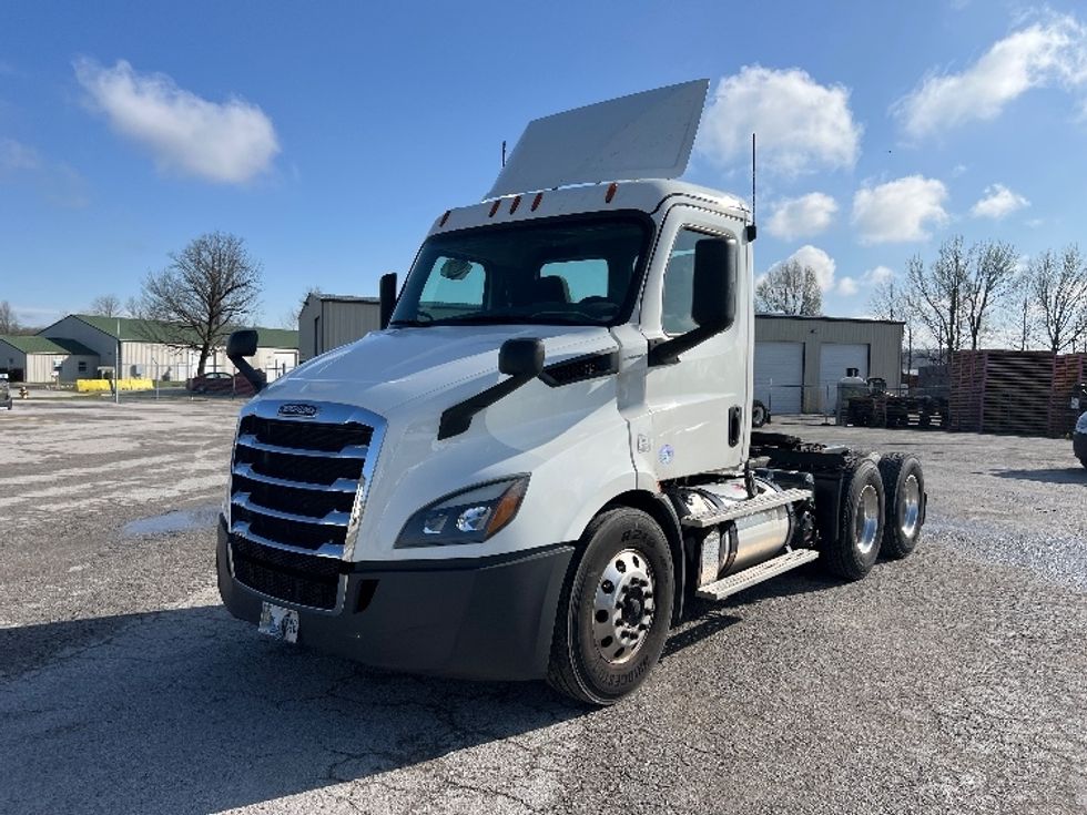Day Cab Tractor-Heavy Duty Tractors-Freightliner-2019-T11664ST-Sellersburg-IN-554,882\n\t\tmiles-$ 33,750 - Image 3