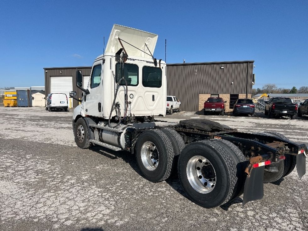 Day Cab Tractor-Heavy Duty Tractors-Freightliner-2019-T11664ST-Sellersburg-IN-554,882\n\t\tmiles-$ 33,750 - Image 5
