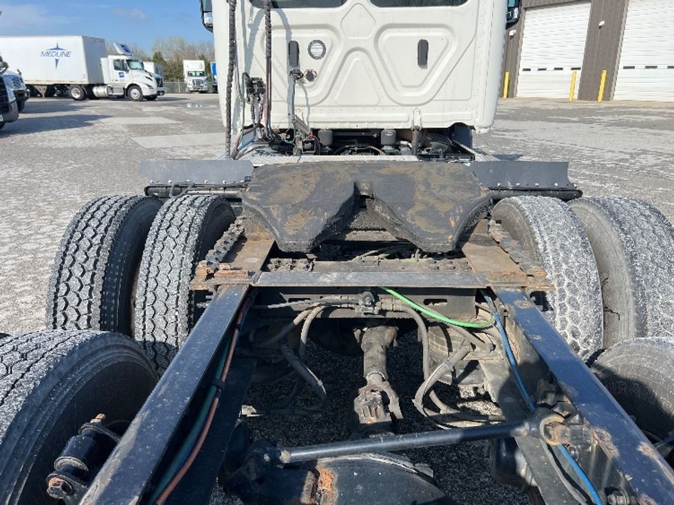 Day Cab Tractor-Heavy Duty Tractors-Freightliner-2019-T11664ST-Sellersburg-IN-554,882\n\t\tmiles-$ 33,750 - Image 6