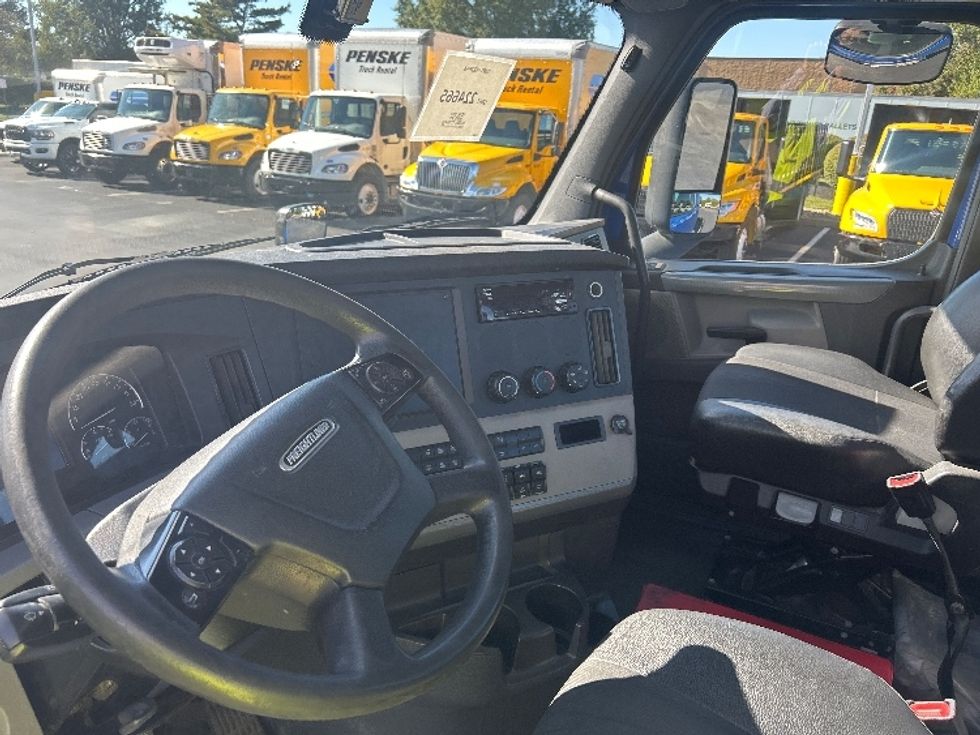 Day Cab Tractor-Heavy Duty Tractors-Freightliner-2019-T11664ST-Swedesboro-NJ-249,017\n\t\tmiles-$ 47,000 - Image 10