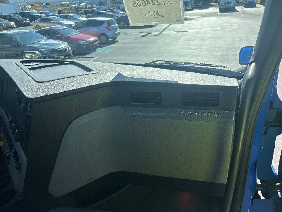 Day Cab Tractor-Heavy Duty Tractors-Freightliner-2019-T11664ST-Swedesboro-NJ-249,017\n\t\tmiles-$ 47,000 - Image 13