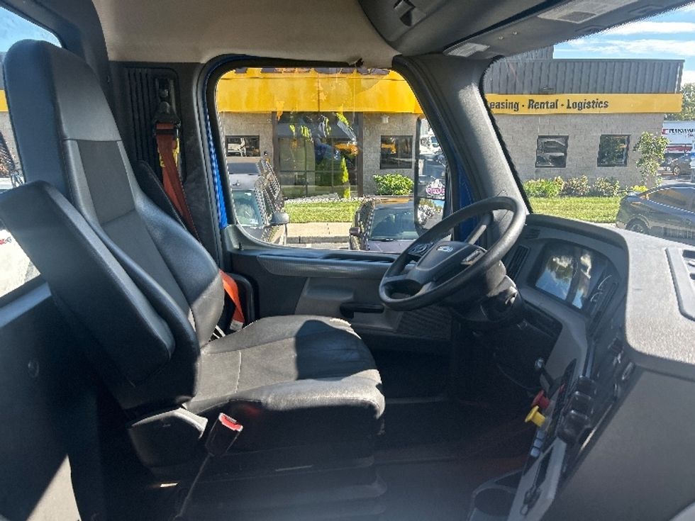 Day Cab Tractor-Heavy Duty Tractors-Freightliner-2019-T11664ST-Swedesboro-NJ-249,017\n\t\tmiles-$ 47,000 - Image 14