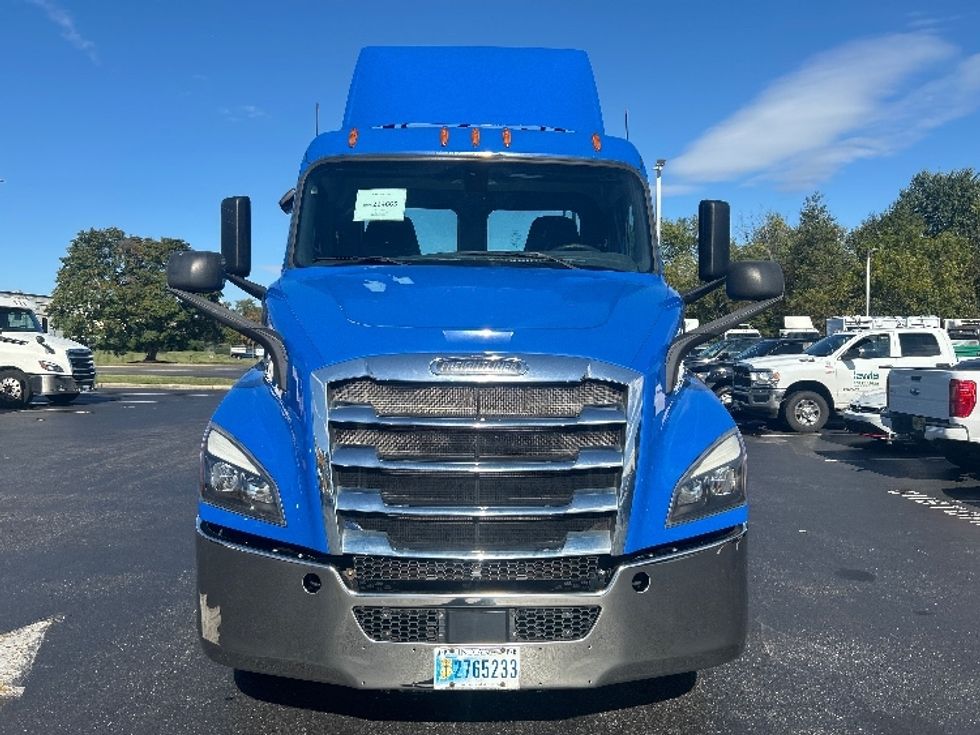 Day Cab Tractor-Heavy Duty Tractors-Freightliner-2019-T11664ST-Swedesboro-NJ-249,017\n\t\tmiles-$ 47,000 - Image 2