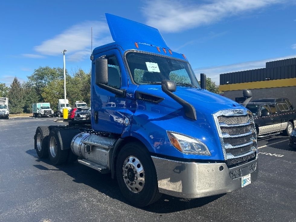 Day Cab Tractor-Heavy Duty Tractors-Freightliner-2019-T11664ST-Swedesboro-NJ-260,389\n\t\tmiles-$ 40,500 - Image 1