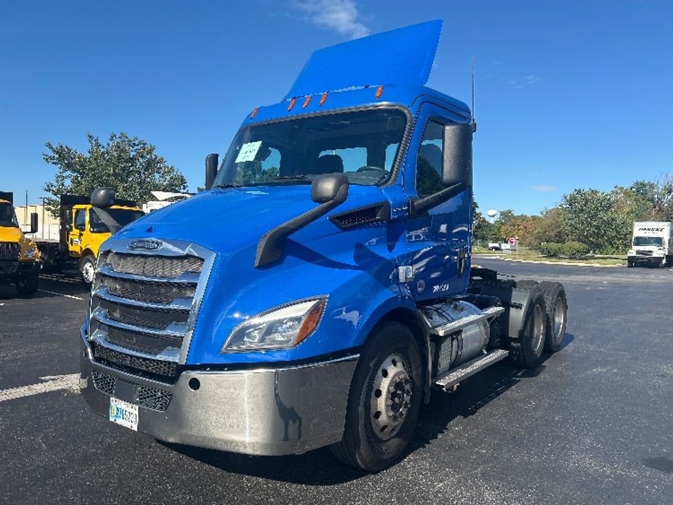 Day Cab Tractor-Heavy Duty Tractors-Freightliner-2019-T11664ST-Swedesboro-NJ-260,389\n\t\tmiles-$ 40,500 - Image 3