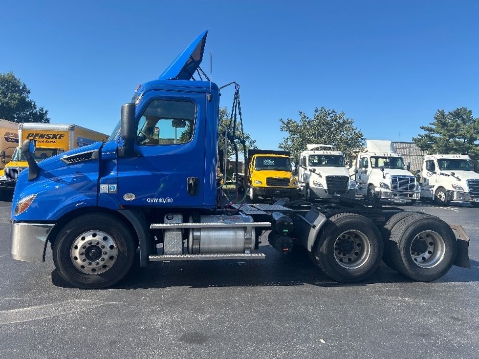 Day Cab Tractor-Heavy Duty Tractors-Freightliner-2019-T11664ST-Swedesboro-NJ-260,389\n\t\tmiles-$ 40,500 - Image 4