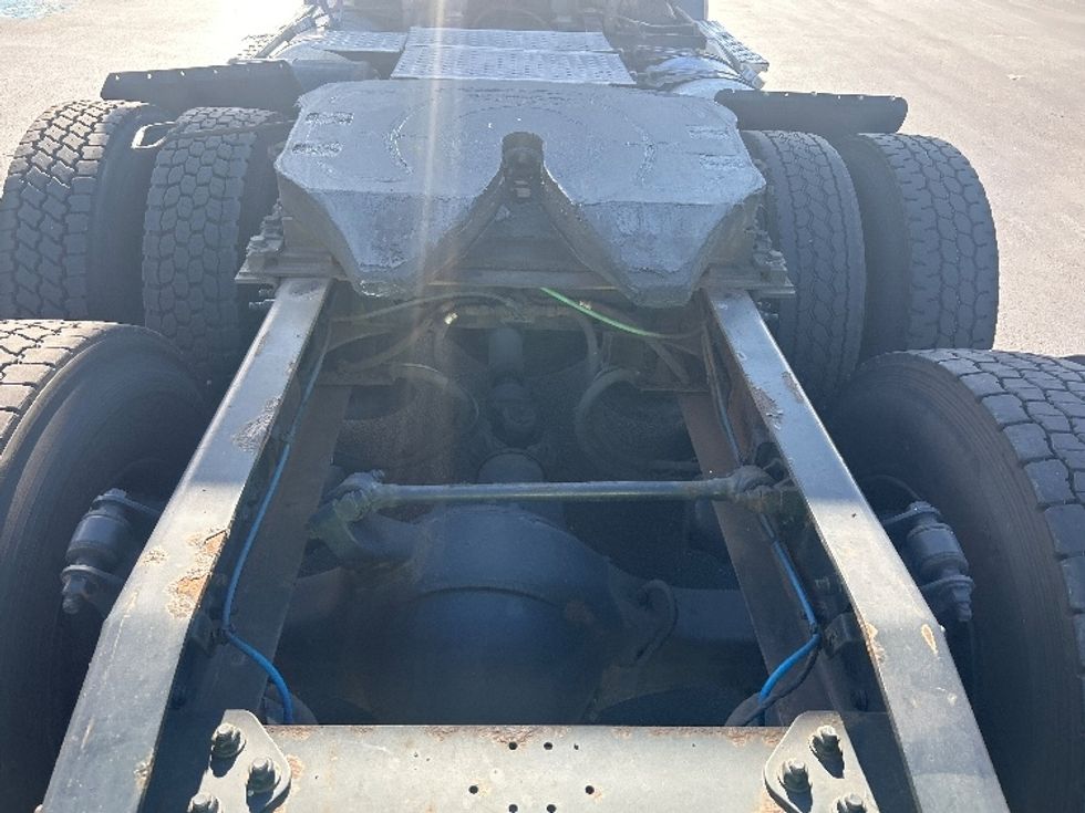 Day Cab Tractor-Heavy Duty Tractors-Freightliner-2019-T11664ST-Swedesboro-NJ-260,389\n\t\tmiles-$ 40,500 - Image 6