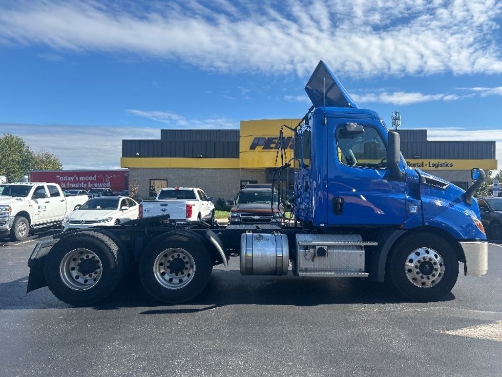 Day Cab Tractor-Heavy Duty Tractors-Freightliner-2019-T11664ST-Swedesboro-NJ-260,389\n\t\tmiles-$ 40,500 - Image 8