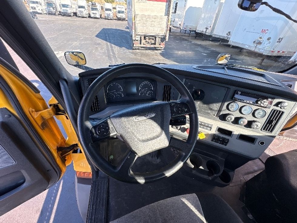 Day Cab Tractor-Heavy Duty Tractors-Freightliner-2019-T11664ST-Swedesboro-NJ-295,521\n\t\tmiles-$ 49,750 - Image 11