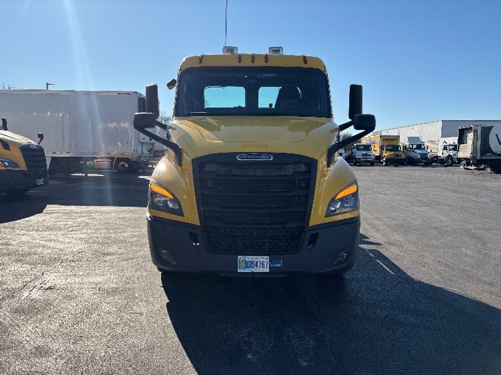 Day Cab Tractor-Heavy Duty Tractors-Freightliner-2019-T11664ST-Swedesboro-NJ-295,521\n\t\tmiles-$ 49,750 - Image 2