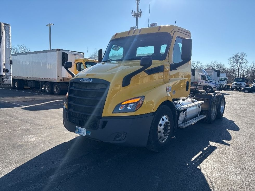 Day Cab Tractor-Heavy Duty Tractors-Freightliner-2019-T11664ST-Swedesboro-NJ-295,521\n\t\tmiles-$ 49,750 - Image 3