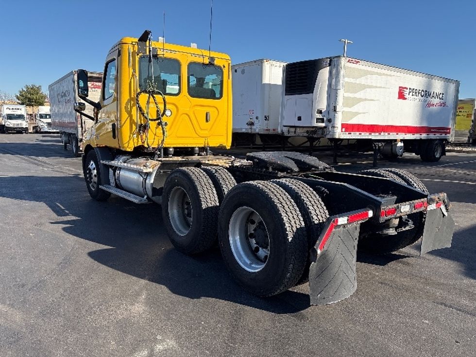 Day Cab Tractor-Heavy Duty Tractors-Freightliner-2019-T11664ST-Swedesboro-NJ-295,521\n\t\tmiles-$ 49,750 - Image 5