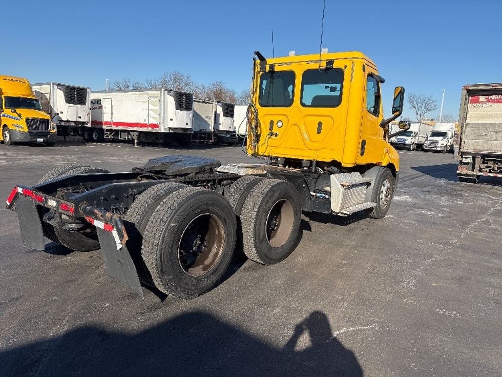 Day Cab Tractor-Heavy Duty Tractors-Freightliner-2019-T11664ST-Swedesboro-NJ-295,521\n\t\tmiles-$ 49,750 - Image 7