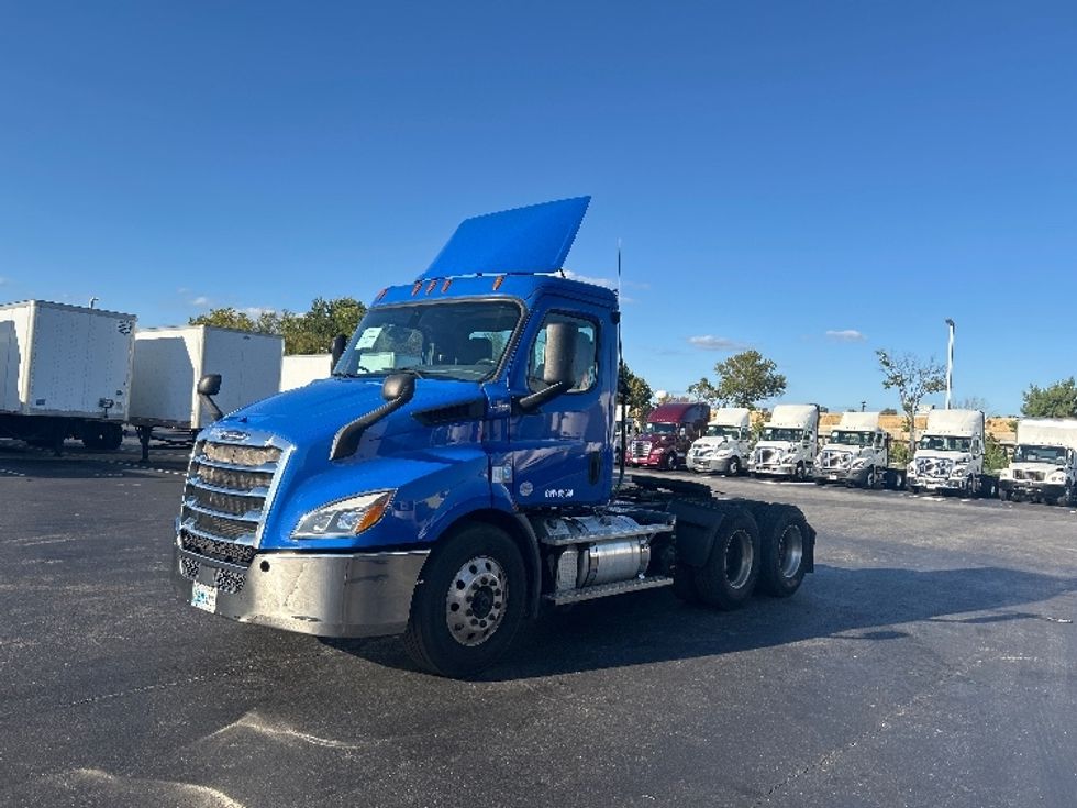 Day Cab Tractor-Heavy Duty Tractors-Freightliner-2019-T11664ST-Swedesboro-NJ-297,528\n\t\tmiles-$ 44,000 - Image 1