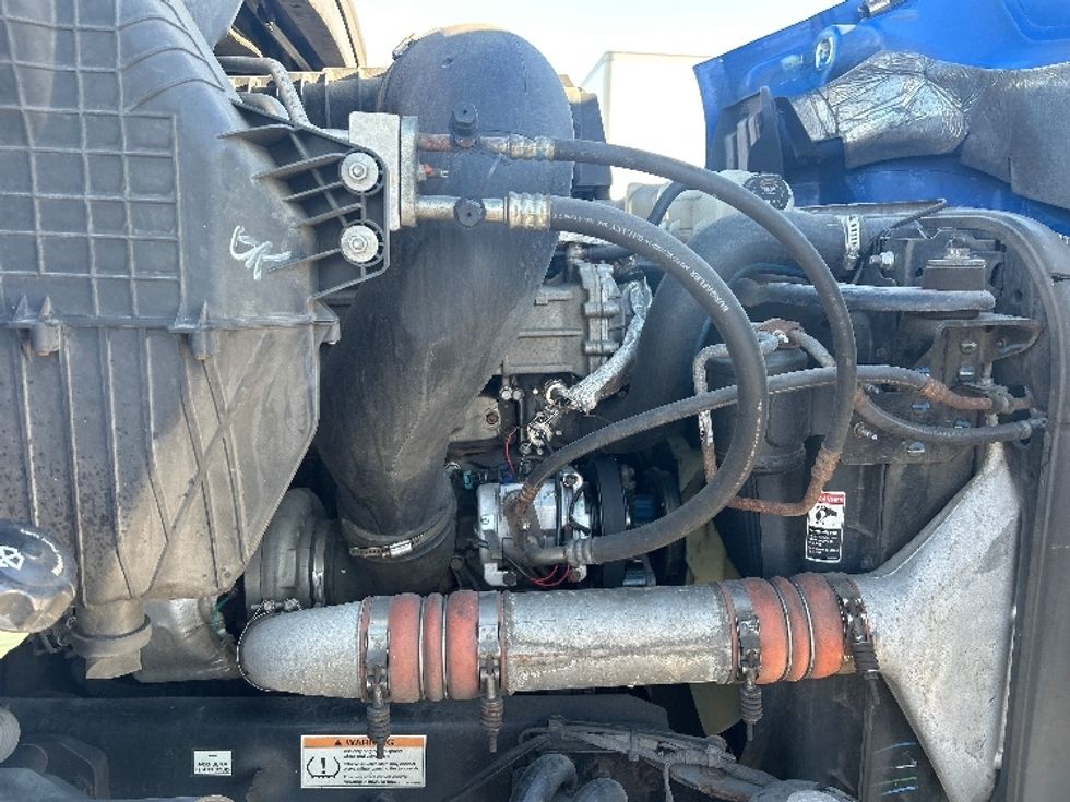 Day Cab Tractor-Heavy Duty Tractors-Freightliner-2019-T11664ST-Swedesboro-NJ-297,528\n\t\tmiles-$ 44,000 - Image 15