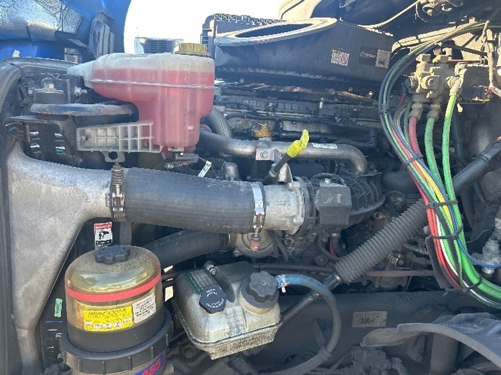 Day Cab Tractor-Heavy Duty Tractors-Freightliner-2019-T11664ST-Swedesboro-NJ-297,528\n\t\tmiles-$ 44,000 - Image 16