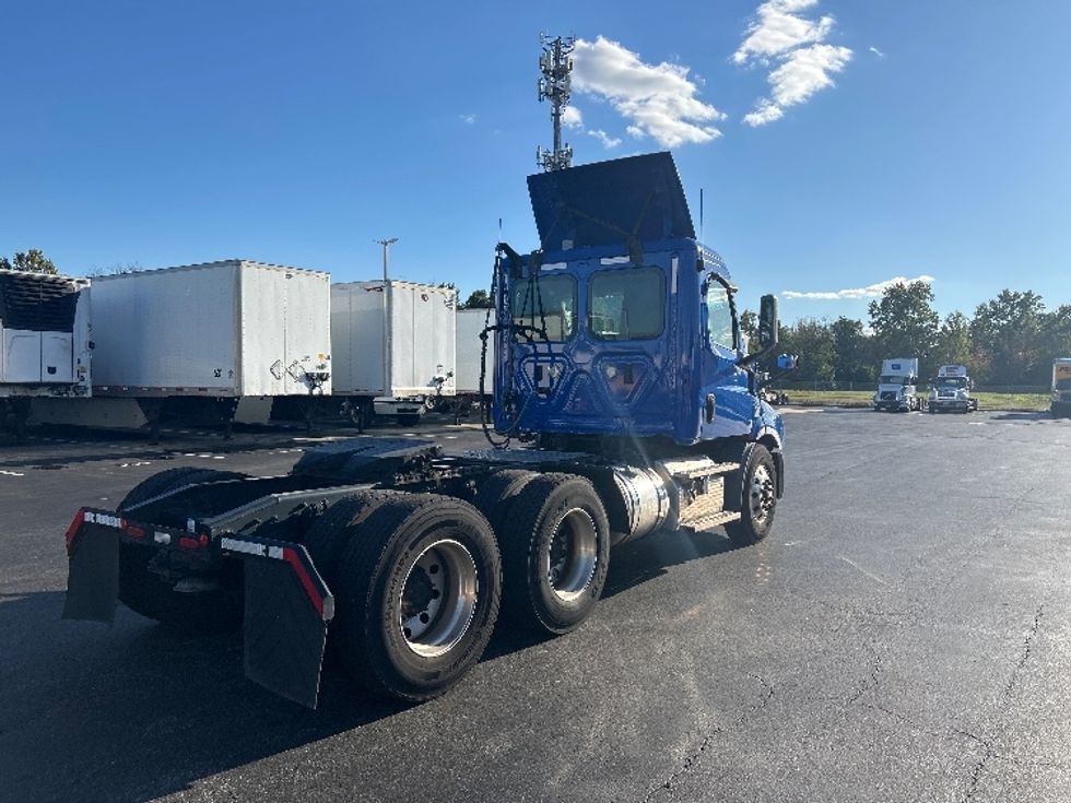 Day Cab Tractor-Heavy Duty Tractors-Freightliner-2019-T11664ST-Swedesboro-NJ-297,528\n\t\tmiles-$ 44,000 - Image 7