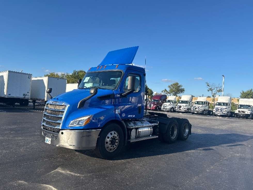 Day Cab Tractor-Heavy Duty Tractors-Freightliner-2019-T11664ST-Swedesboro-NJ-302,256
miles-$ 36,750